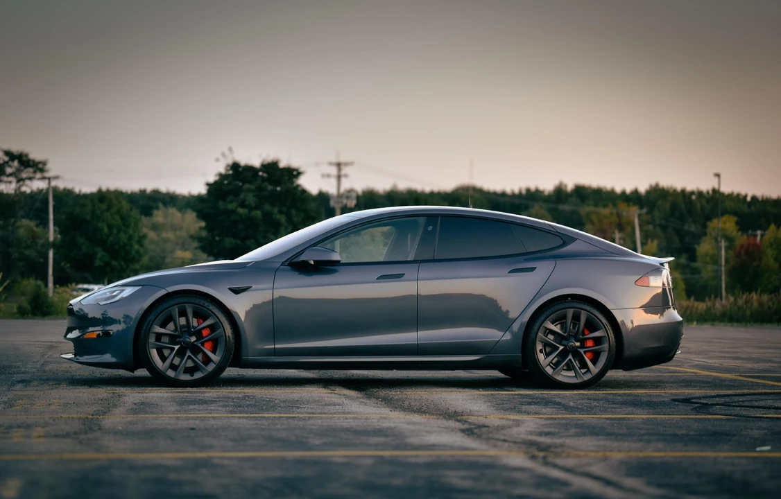 2021 Tesla Model S Plaid - Image 9 of 31