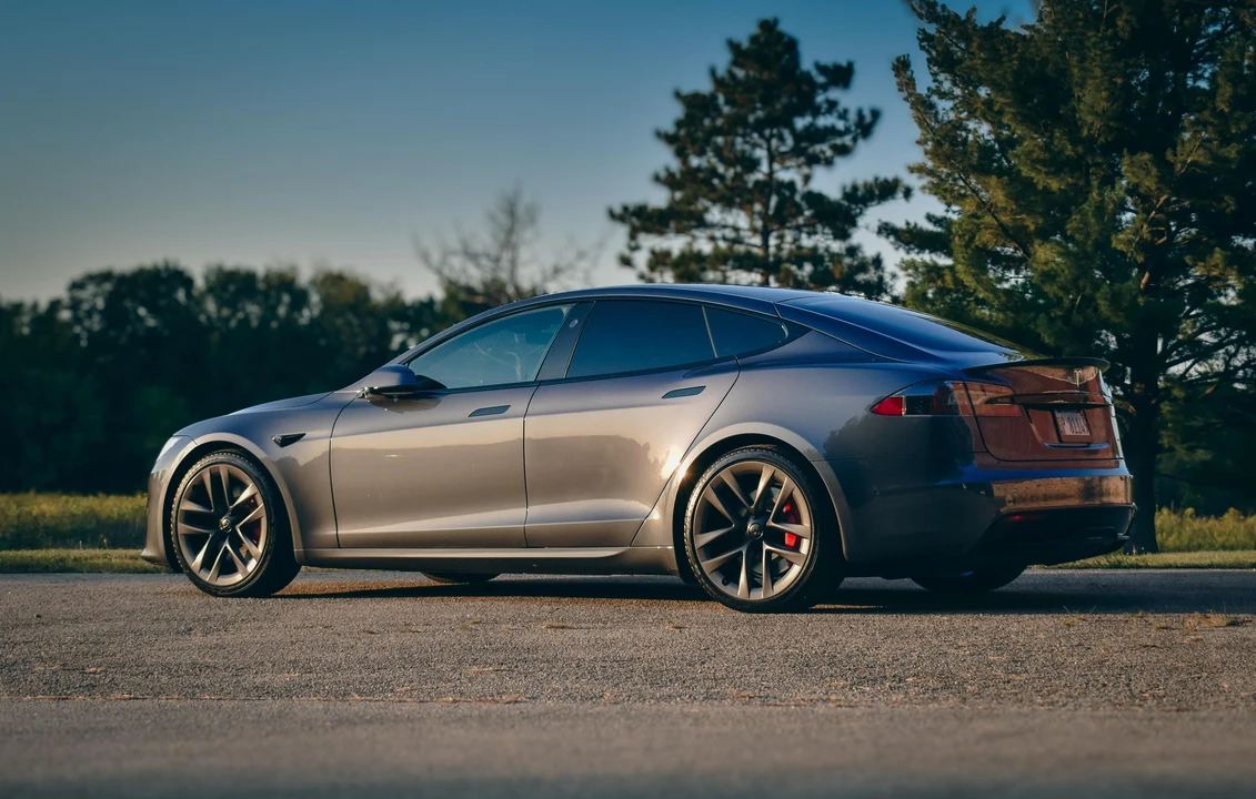 2021 Tesla Model S Plaid - Image 10 of 31