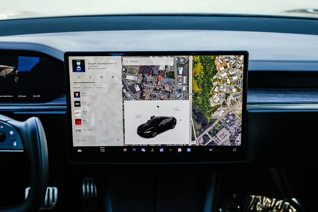 2021 Tesla Model S Plaid - Image 11 of 12