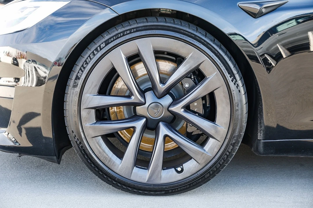 2021 Tesla Model S Plaid - Image 9 of 12