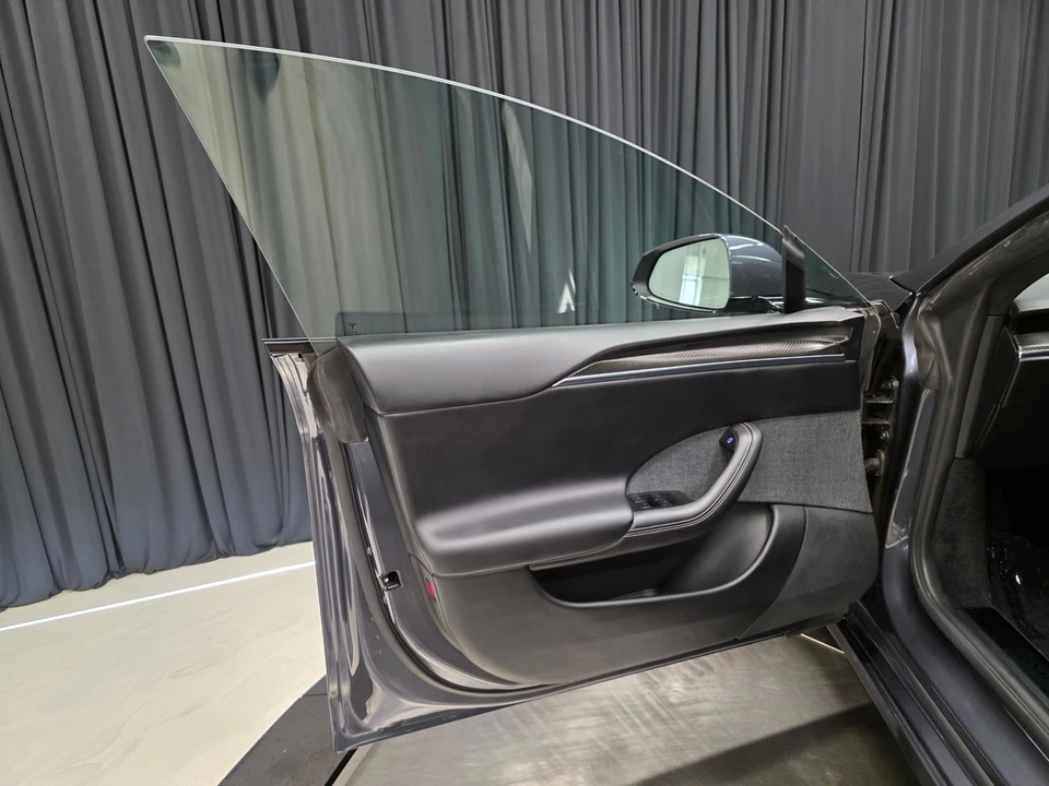 2021 Tesla Model S Plaid - Image 15 of 21
