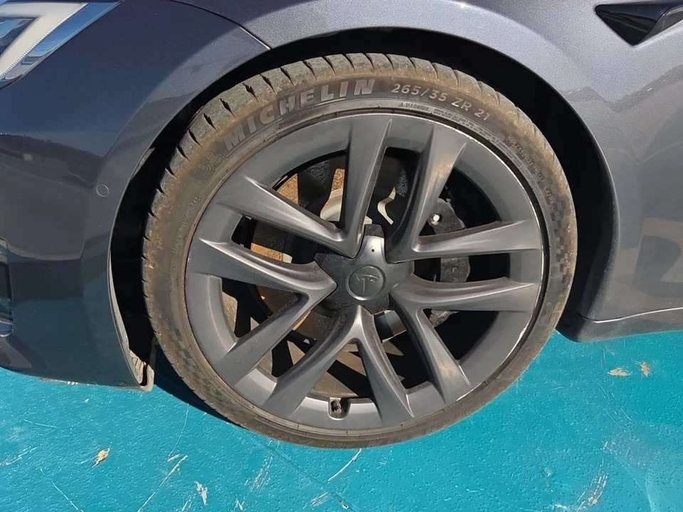 2021 Tesla Model S Plaid - Image 10 of 10