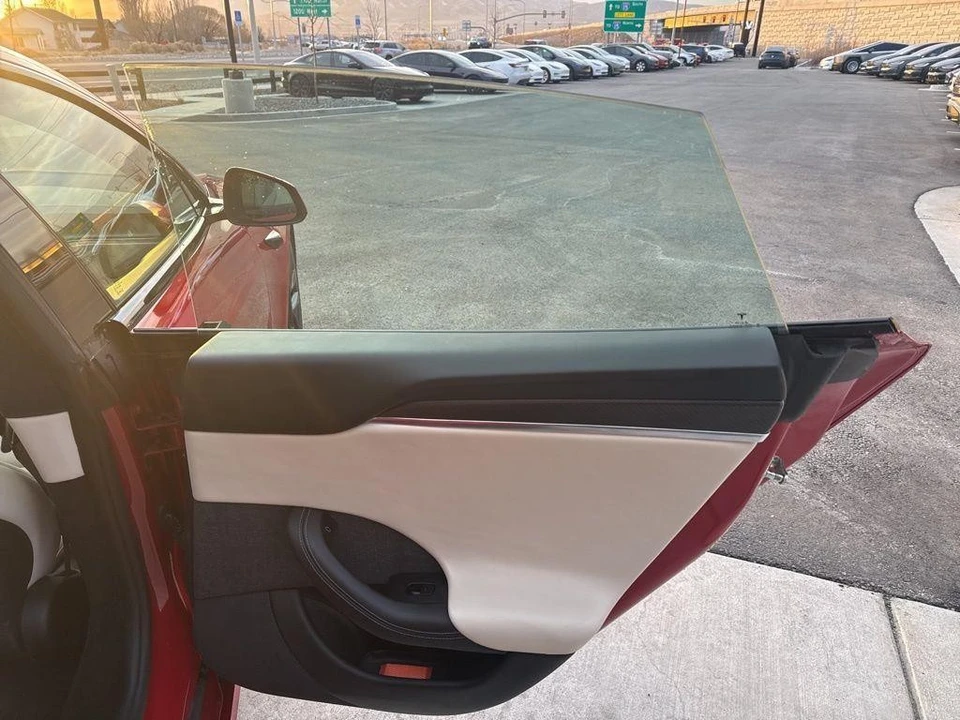 2021 Tesla Model S Plaid - Image 18 of 21