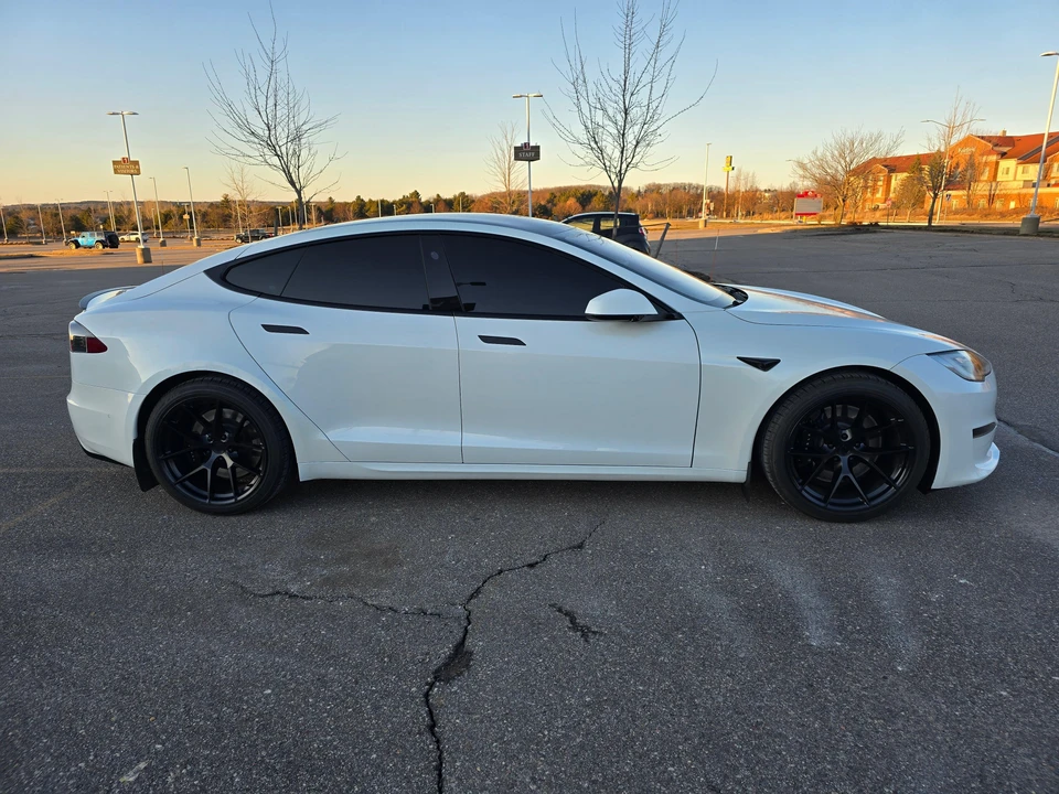 2021 Tesla Model S Plaid - Image 9 of 31