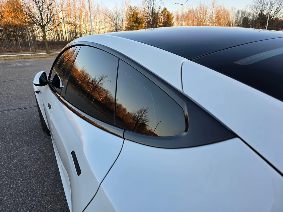2021 Tesla Model S Plaid - Image 29 of 31