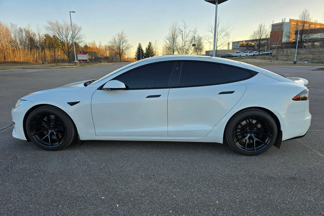 2021 Tesla Model S Plaid - Image 3 of 31