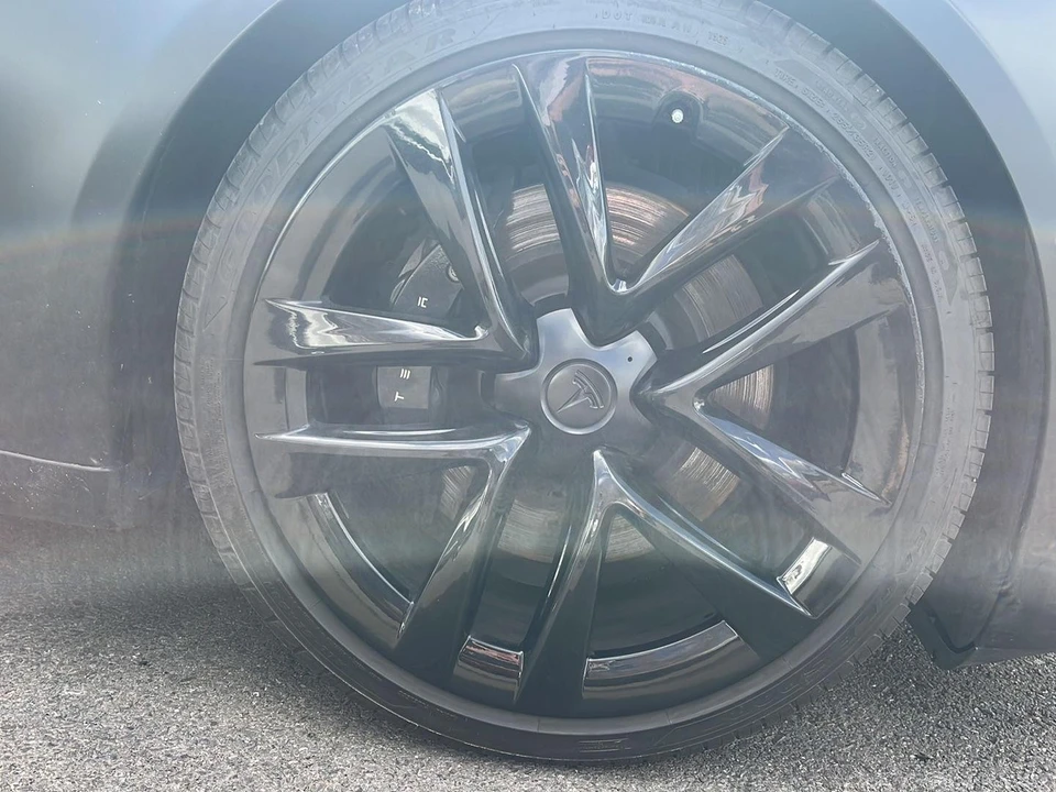 2021 Tesla Model S Plaid - Image 10 of 27