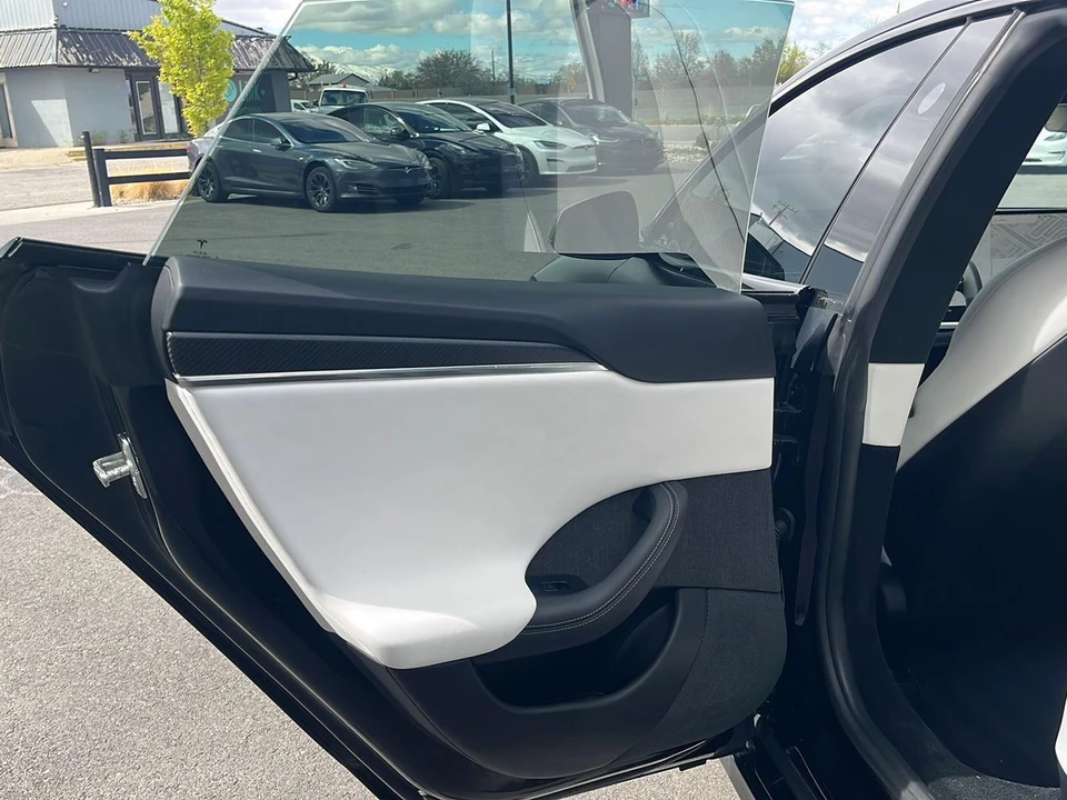 2021 Tesla Model S Plaid - Image 14 of 27