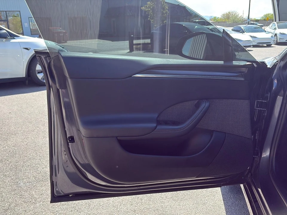 2021 Tesla Model S Plaid - Image 11 of 27