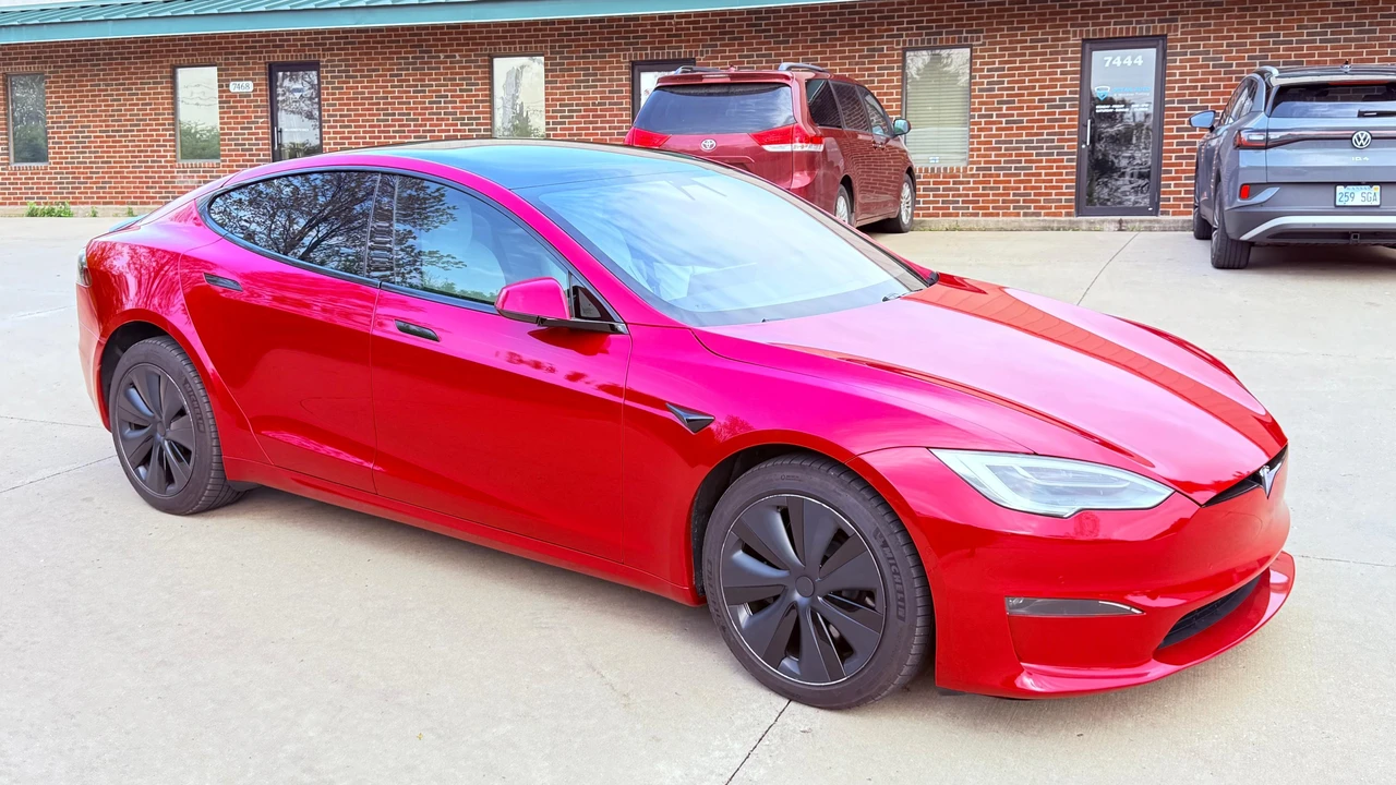 2021 Tesla Model S Plaid - Image 9 of 31