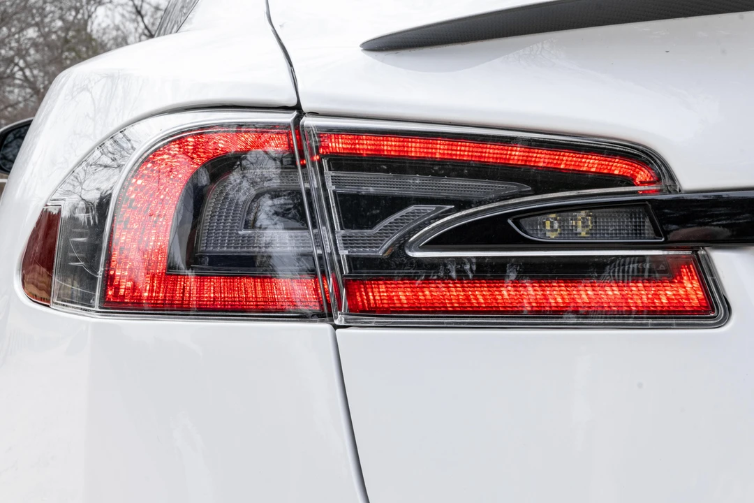 2021 Tesla Model S Plaid - Image 27 of 31