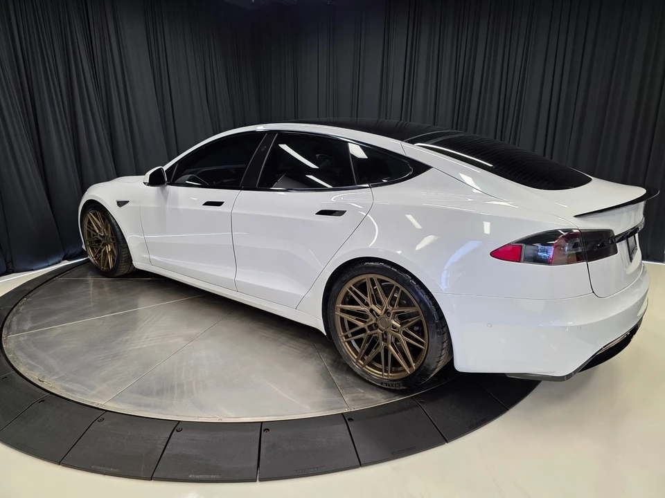 2021 Tesla Model S Plaid - Image 10 of 12