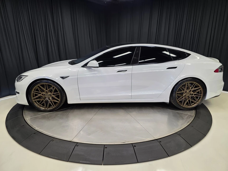 2021 Tesla Model S Plaid - Image 9 of 21