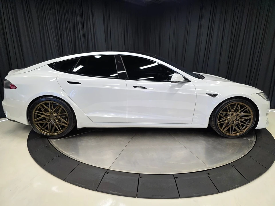 2021 Tesla Model S Plaid - Image 13 of 21