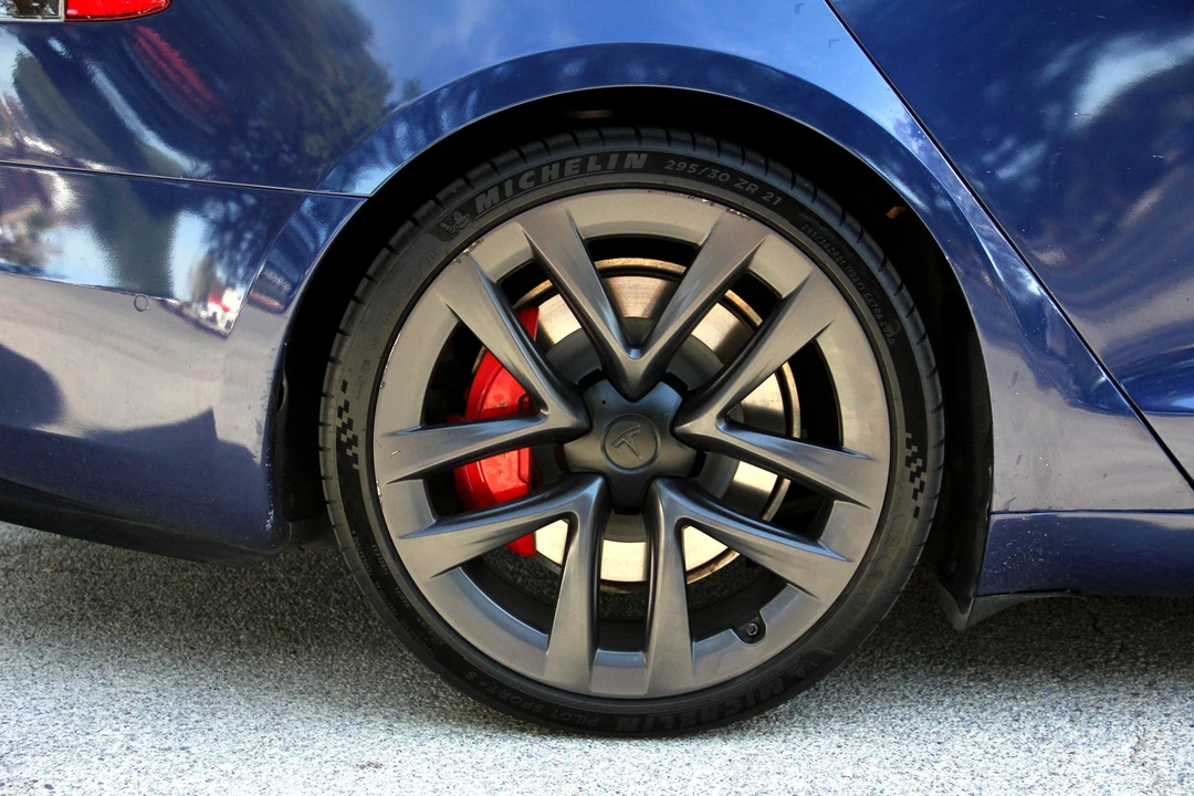 2021 Tesla Model S Plaid - Image 12 of 31