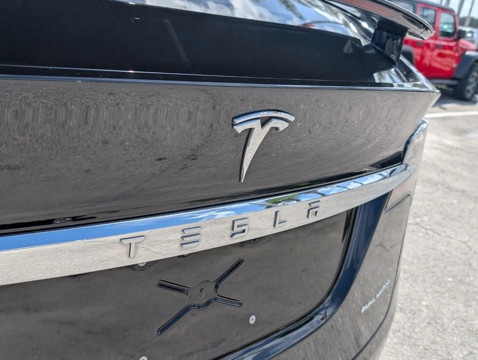 2021 Tesla Model X - Image 16 of 21