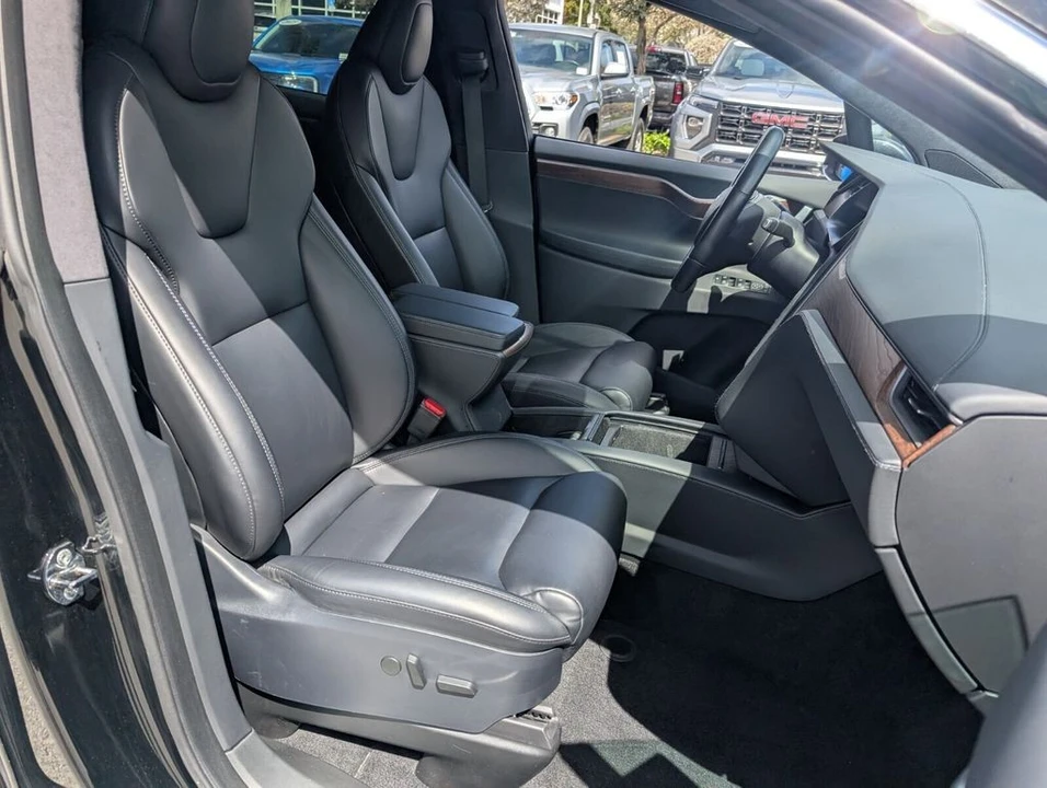 2021 Tesla Model X - Image 19 of 21