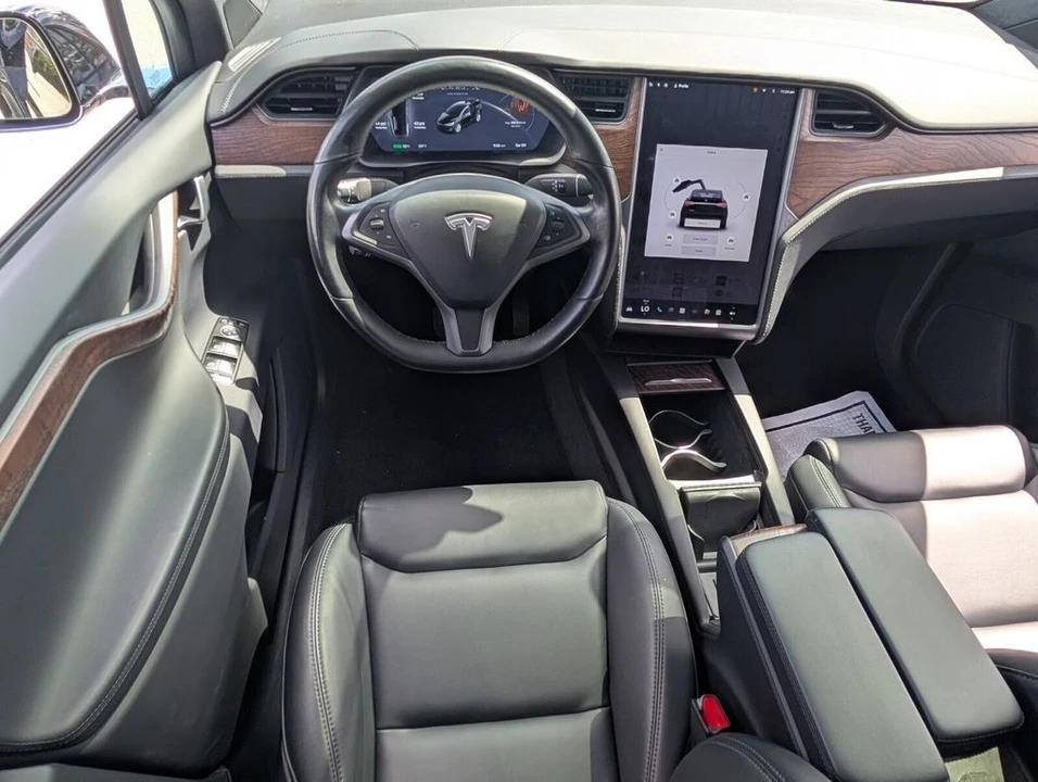 2021 Tesla Model X - Image 14 of 21