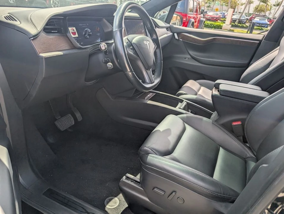 2021 Tesla Model X - Image 11 of 21