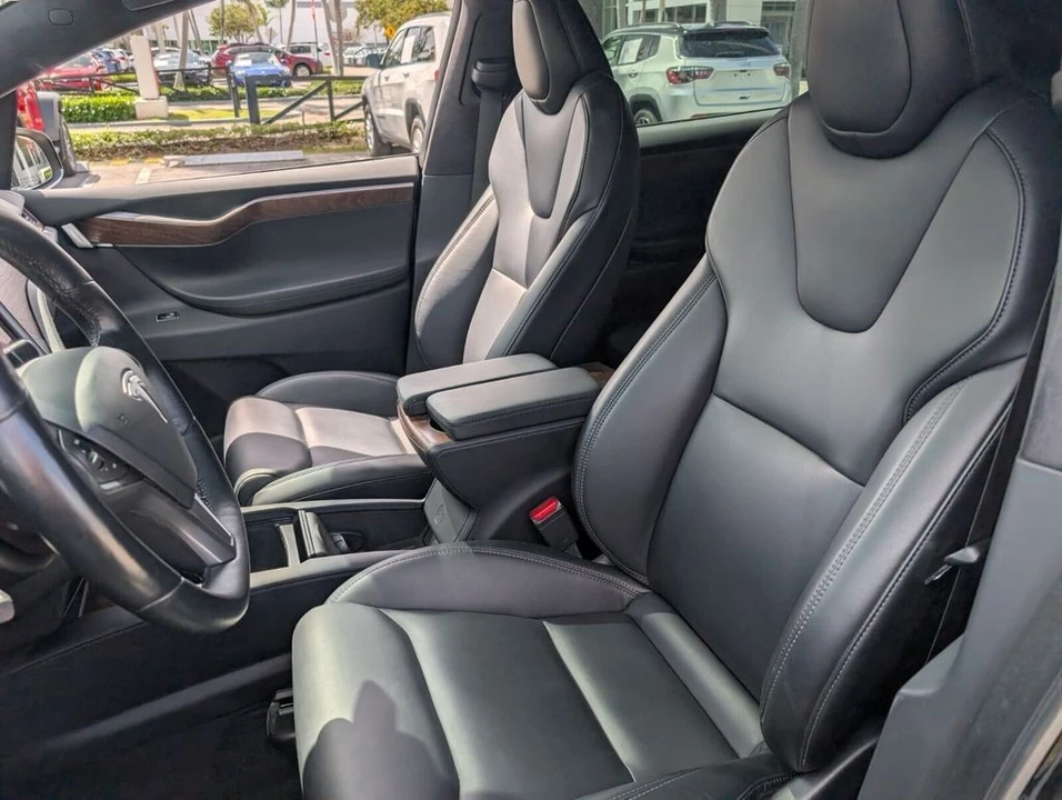 2021 Tesla Model X - Image 10 of 21