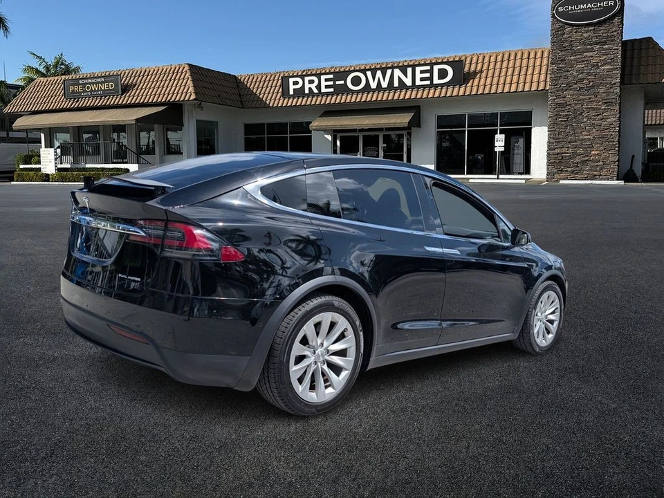 2021 Tesla Model X - Image 7 of 21