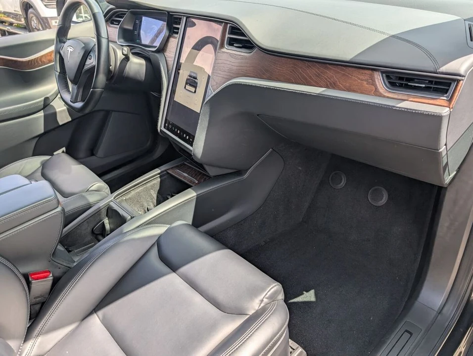 2021 Tesla Model X - Image 18 of 21