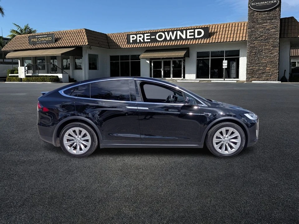 2021 Tesla Model X - Image 8 of 21