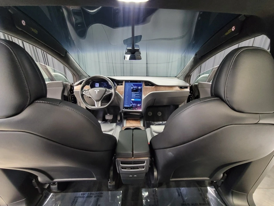 2021 Tesla Model X - Image 2 of 12