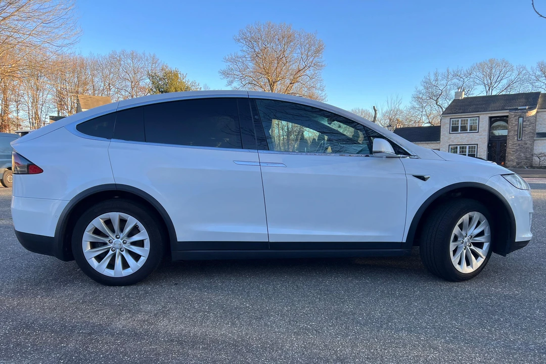 2021 Tesla Model X - Image 3 of 31