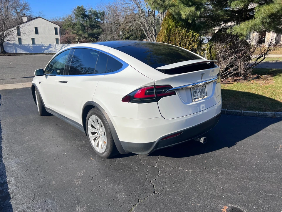 2021 Tesla Model X - Image 15 of 31