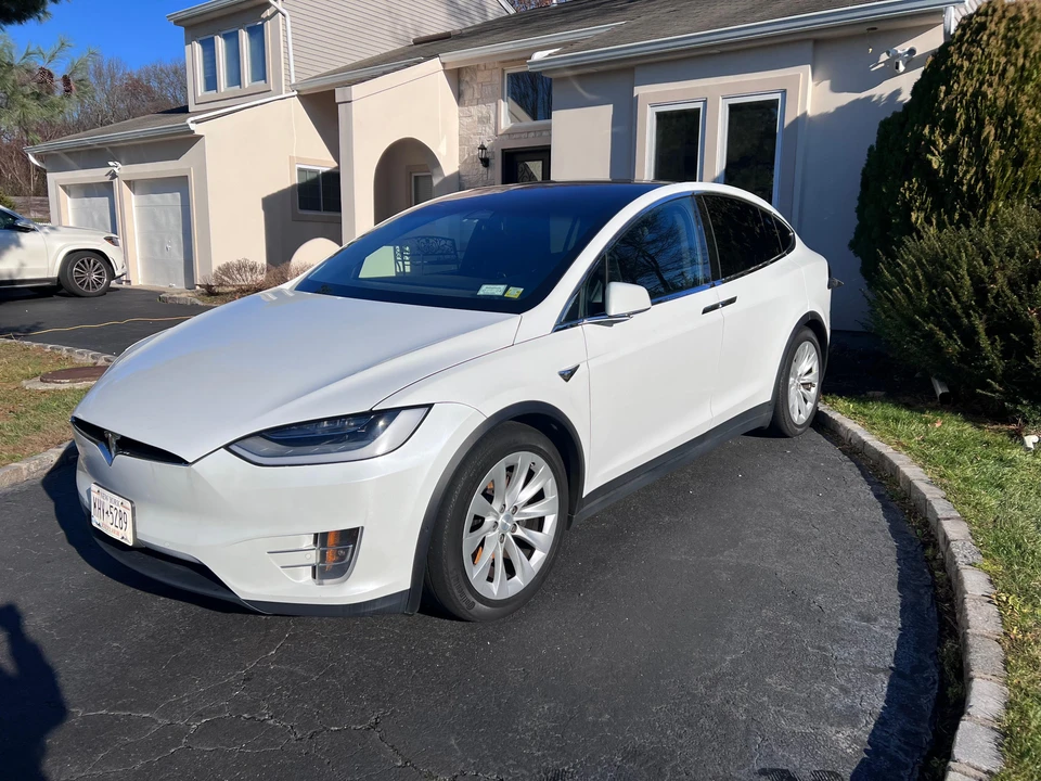 2021 Tesla Model X - Image 8 of 31