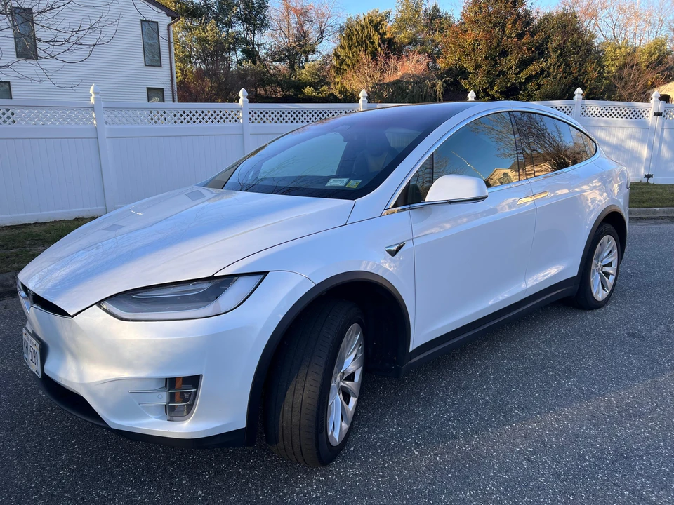 2021 Tesla Model X - Image 9 of 31