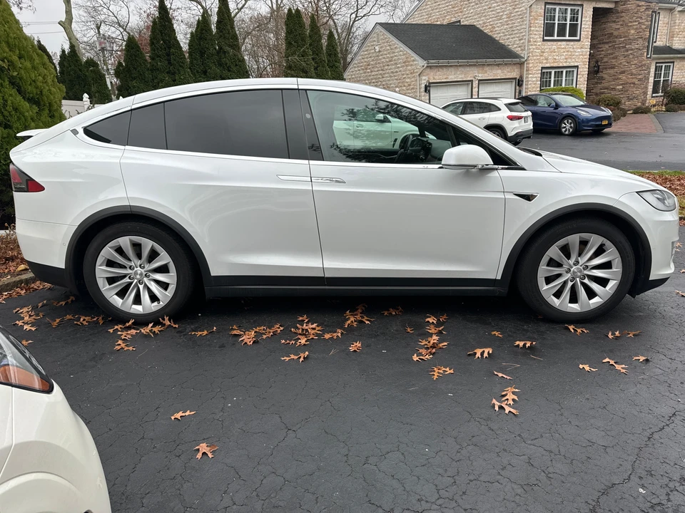 2021 Tesla Model X - Image 22 of 31