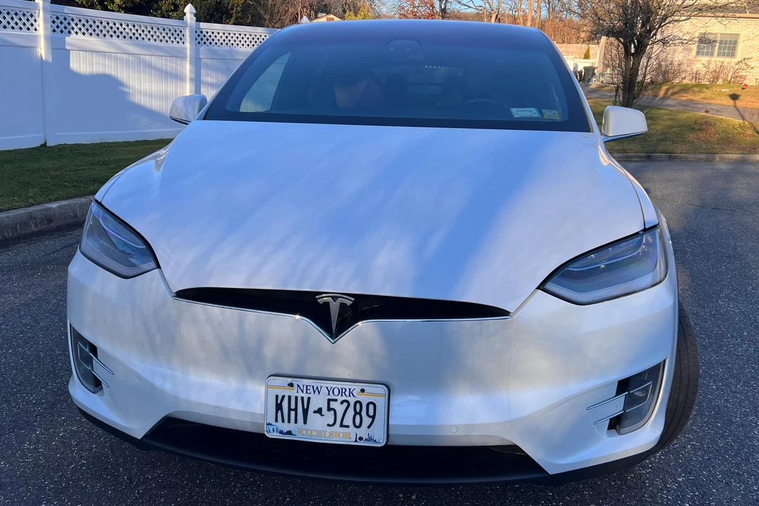 2021 Tesla Model X - Image 2 of 31