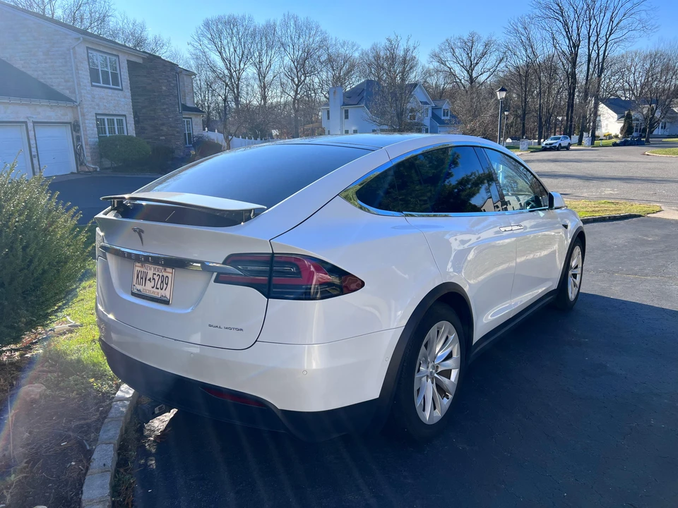 2021 Tesla Model X - Image 18 of 31