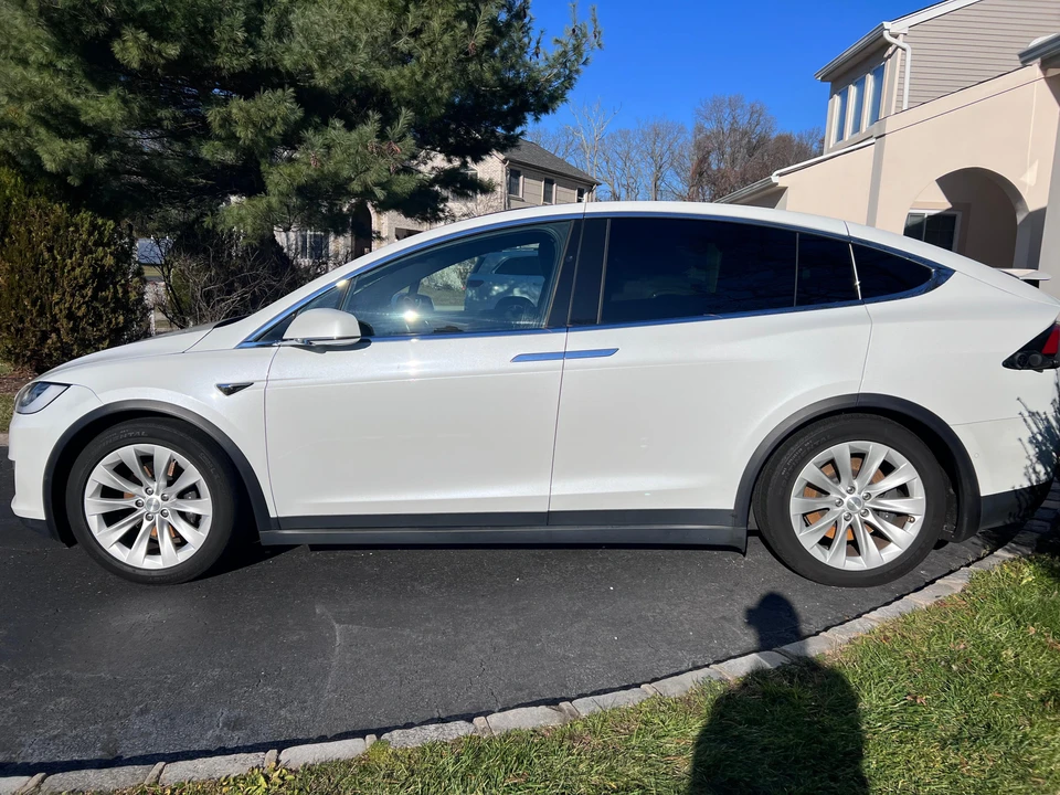 2021 Tesla Model X - Image 12 of 31