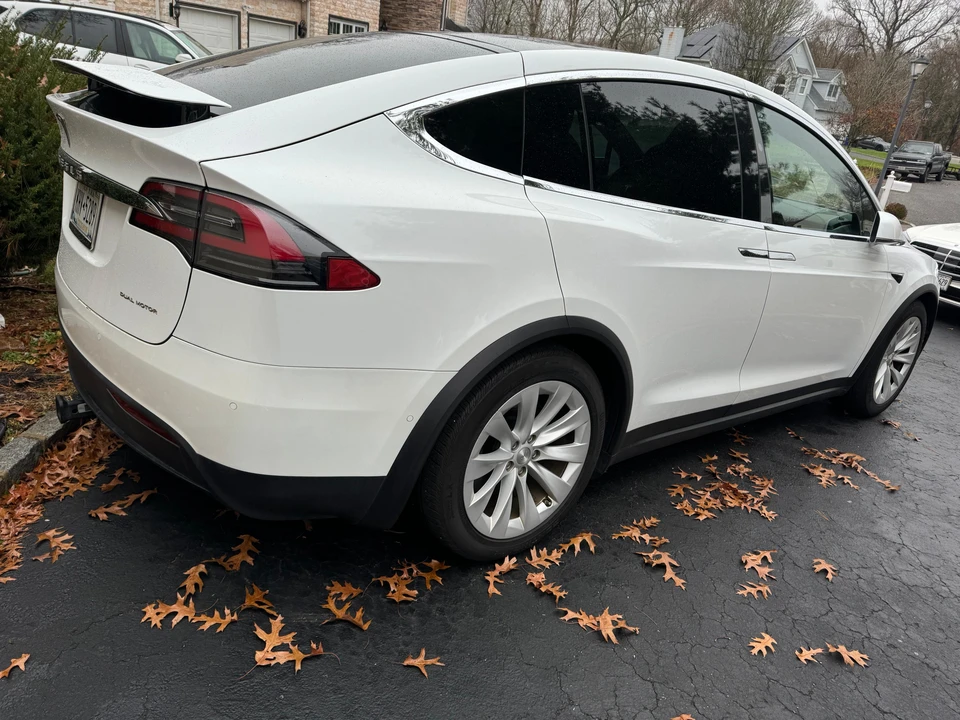 2021 Tesla Model X - Image 19 of 31