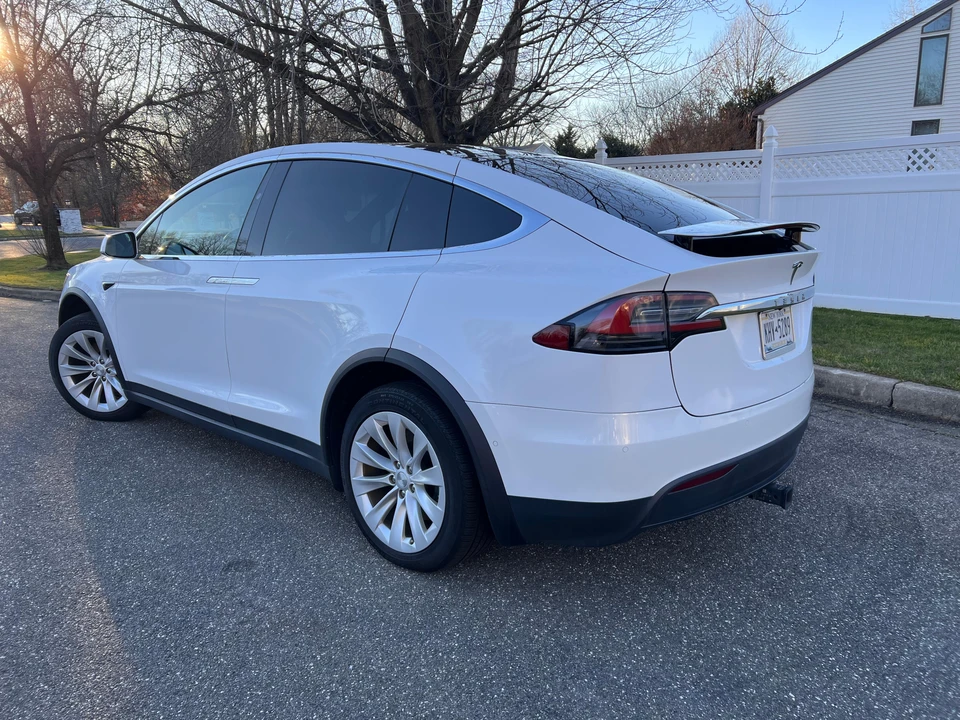 2021 Tesla Model X - Image 14 of 31