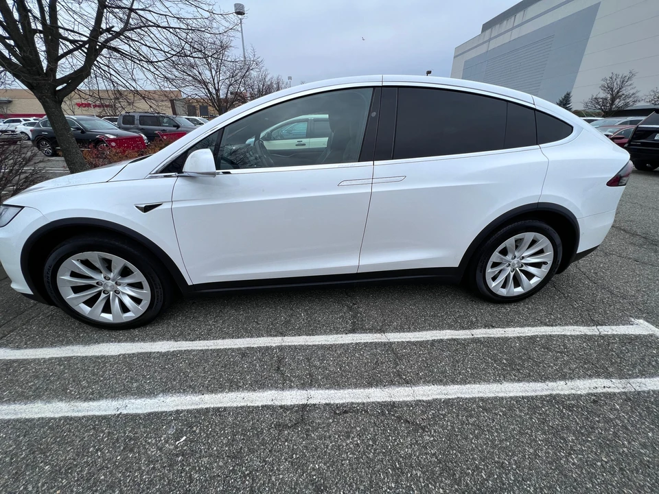 2021 Tesla Model X - Image 11 of 31