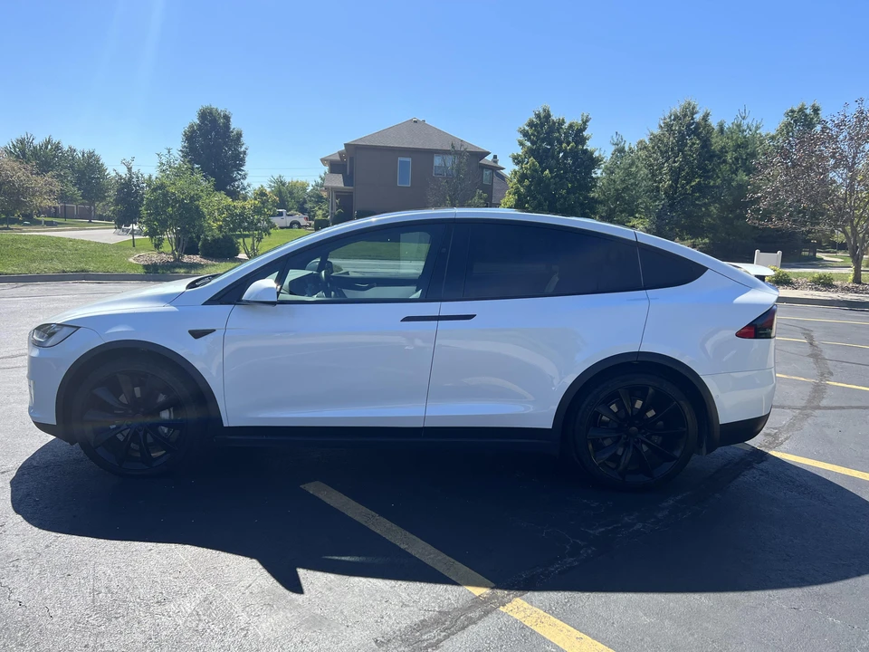 2021 Tesla Model X - Image 10 of 31