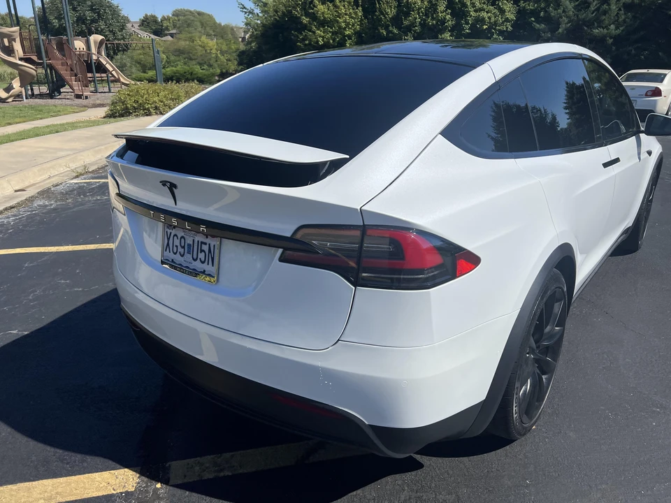 2021 Tesla Model X - Image 11 of 31