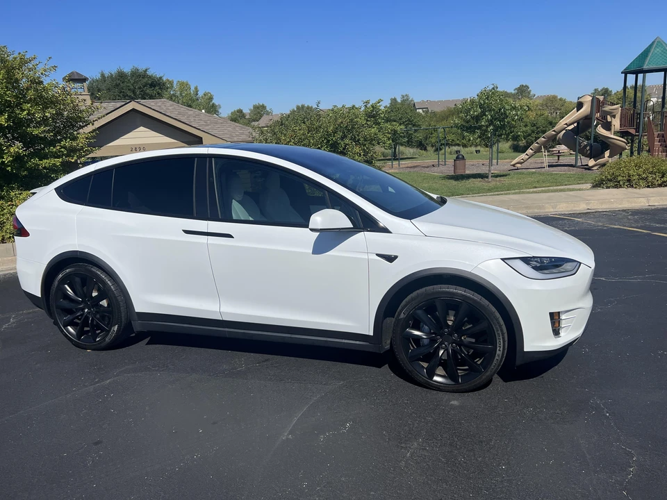 2021 Tesla Model X - Image 14 of 31