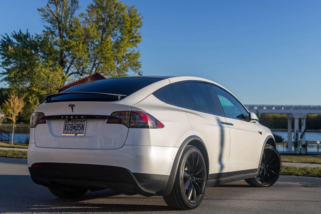 2021 Tesla Model X - Image 12 of 31