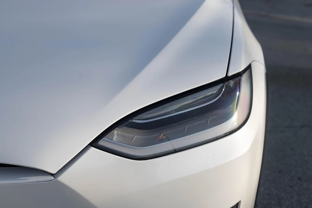 2021 Tesla Model X - Image 19 of 31