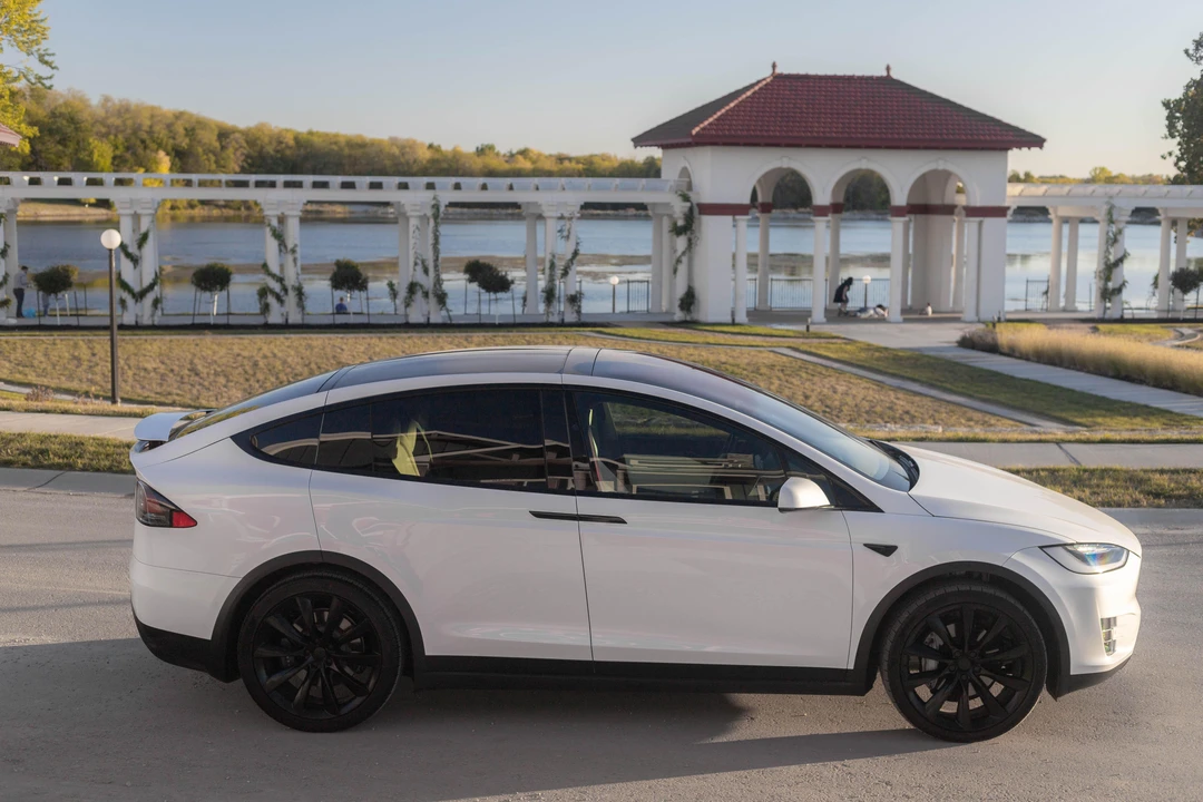 2021 Tesla Model X - Image 13 of 31