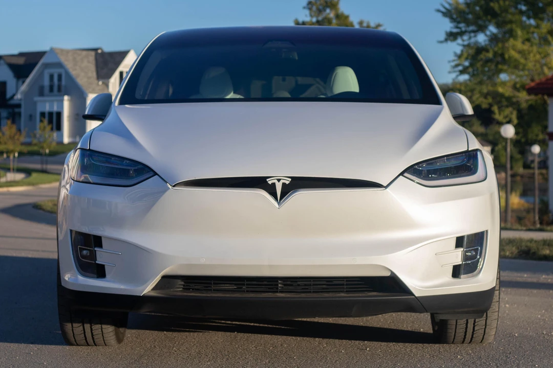 2021 Tesla Model X - Image 2 of 31