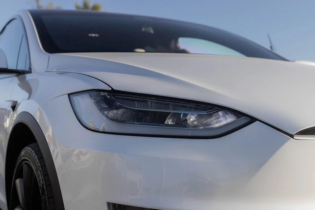 2021 Tesla Model X - Image 15 of 31