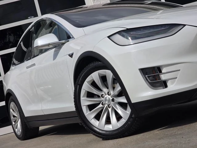 2021 Tesla Model X - Image 12 of 21