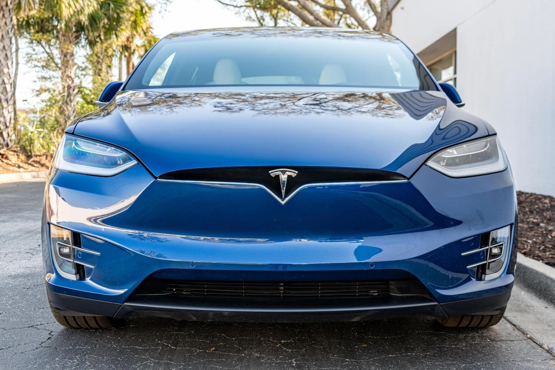 2021 Tesla Model X - Image 2 of 31