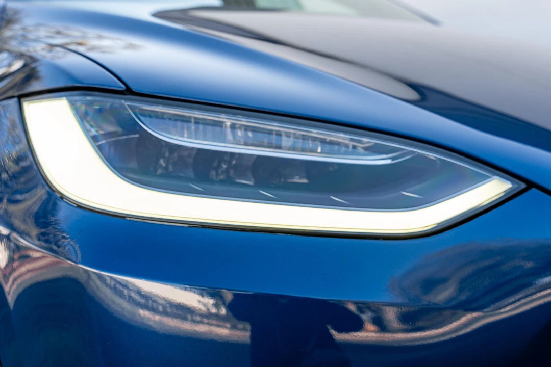 2021 Tesla Model X - Image 15 of 31